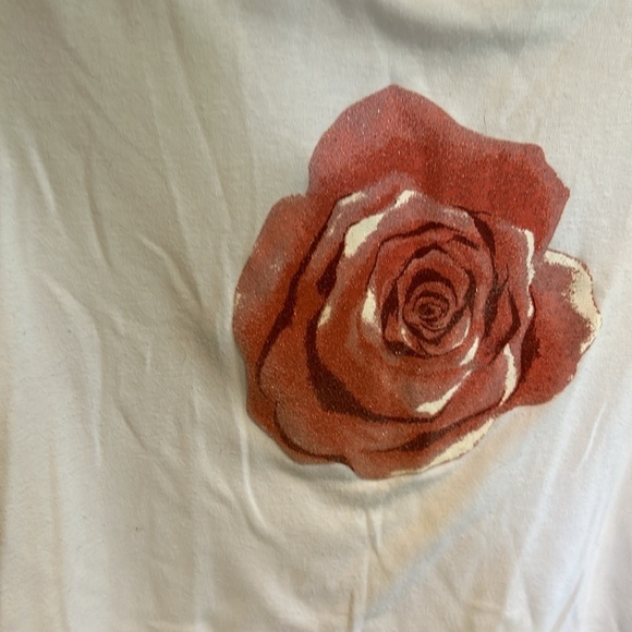 C.D. Petites Womans SS Top White w Pink Rose in Middle Size M - Picture 2 of 4
